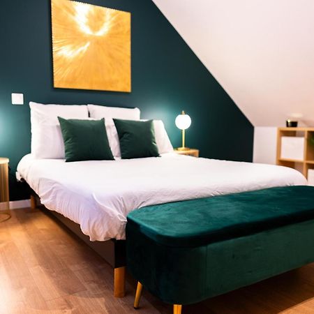 Grand Loft Familial 4 Chambres Avec Parking Prive Saumur Luaran gambar