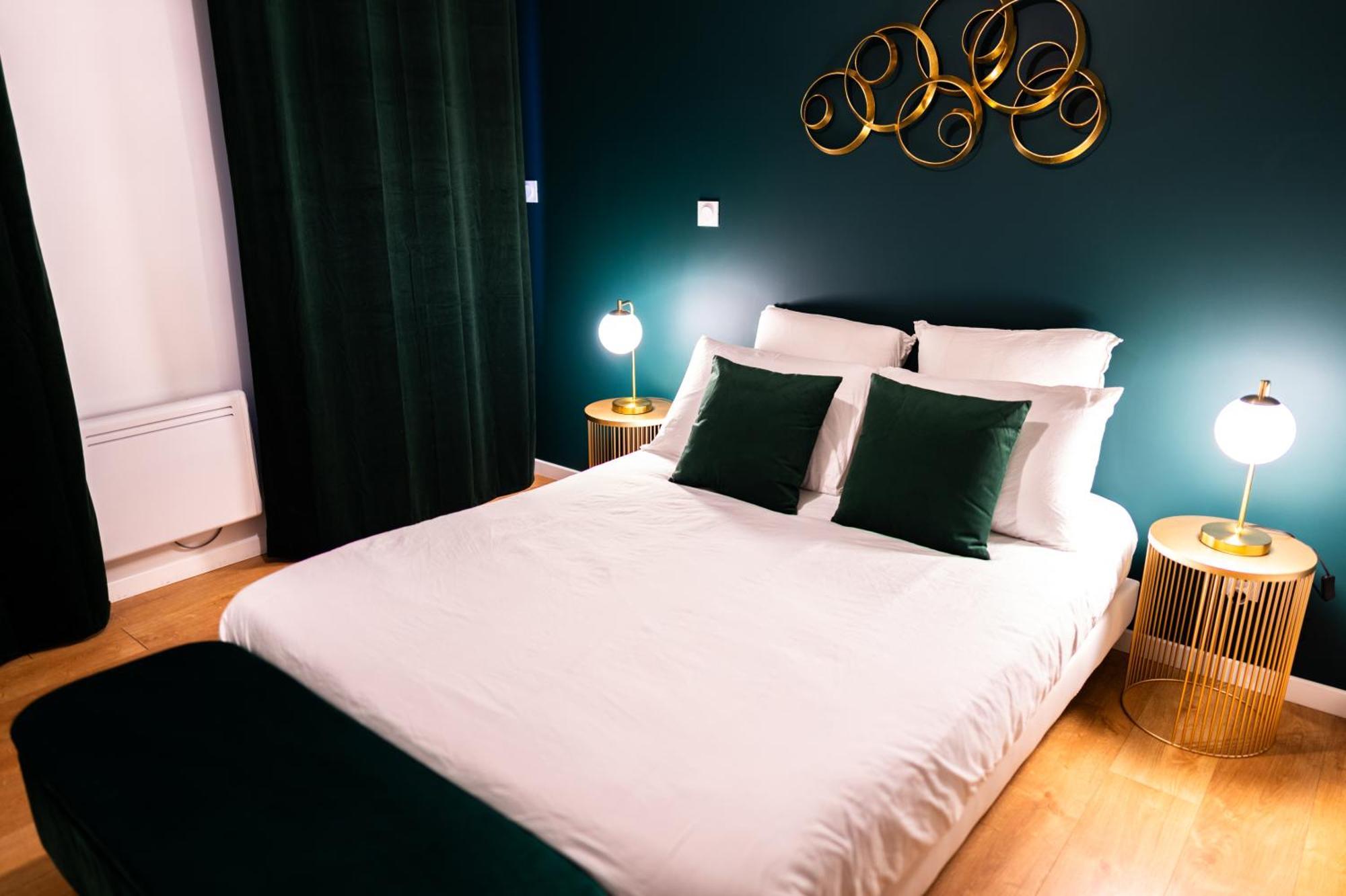 Grand Loft Familial 4 Chambres Avec Parking Prive Saumur Luaran gambar