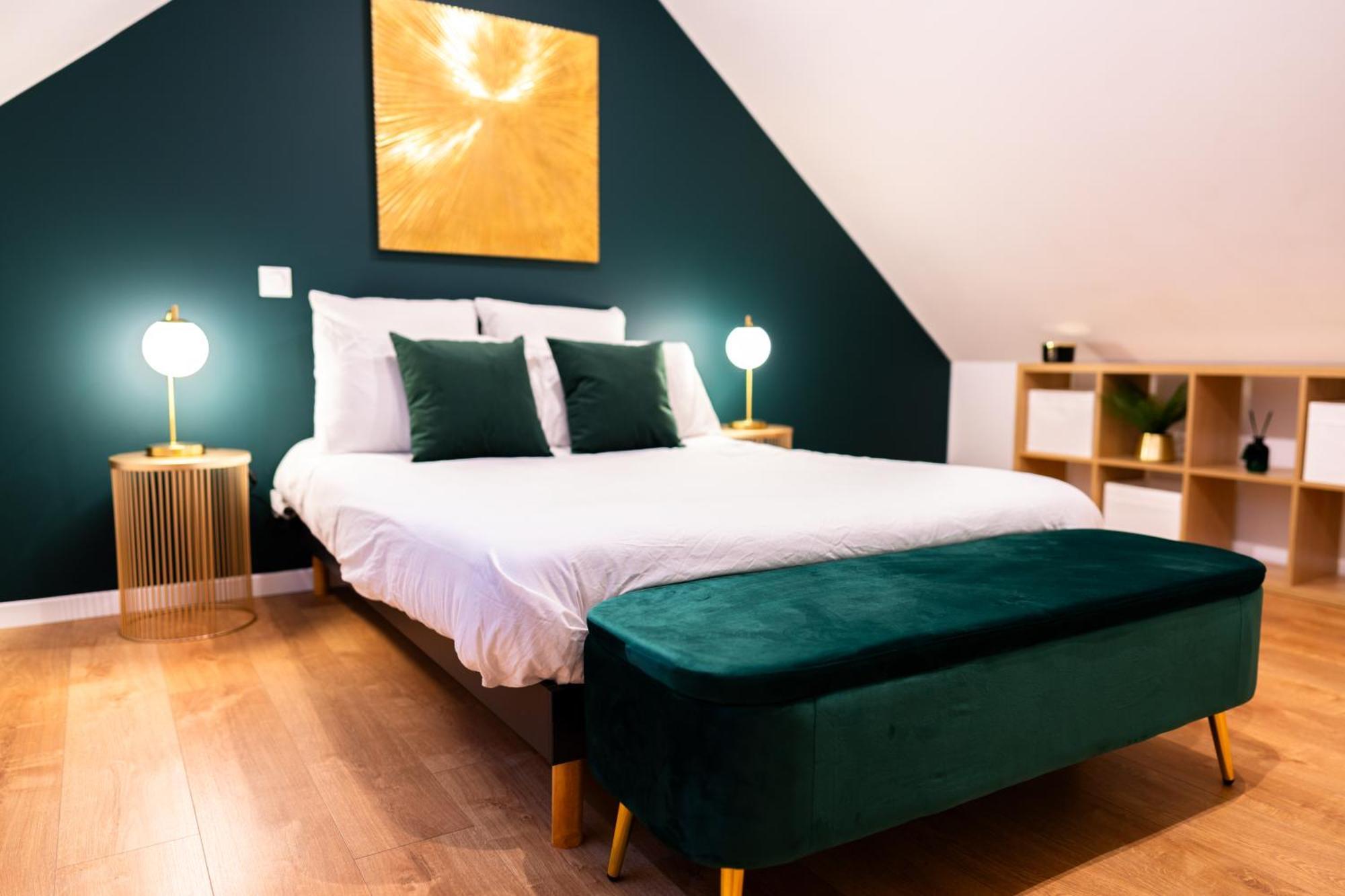 Grand Loft Familial 4 Chambres Avec Parking Prive Saumur Luaran gambar