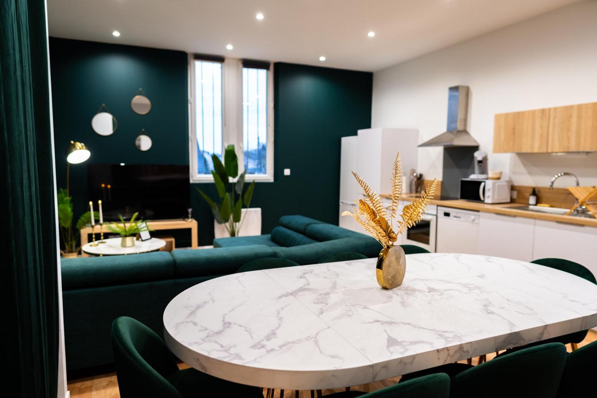 Grand Loft Familial 4 Chambres Avec Parking Prive Saumur Luaran gambar