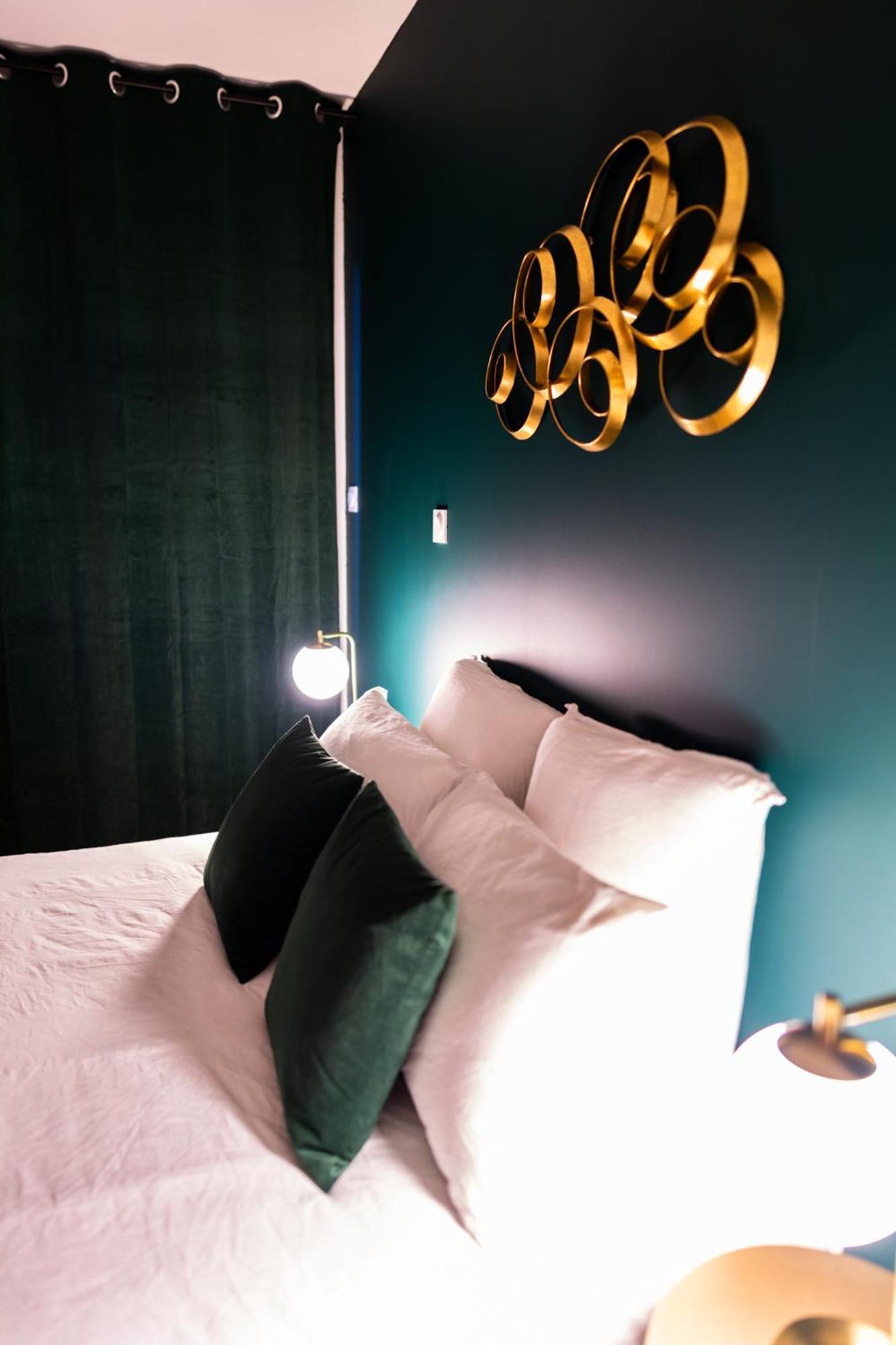 Grand Loft Familial 4 Chambres Avec Parking Prive Saumur Luaran gambar