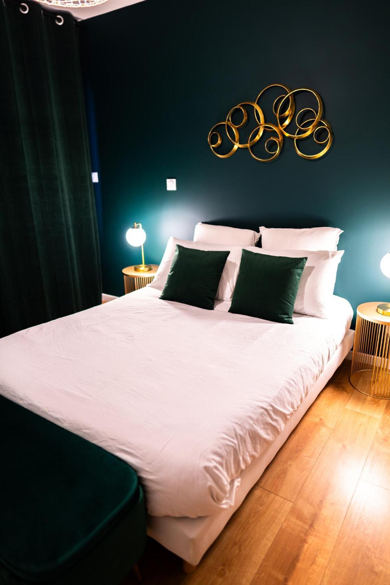 Grand Loft Familial 4 Chambres Avec Parking Prive Saumur Luaran gambar