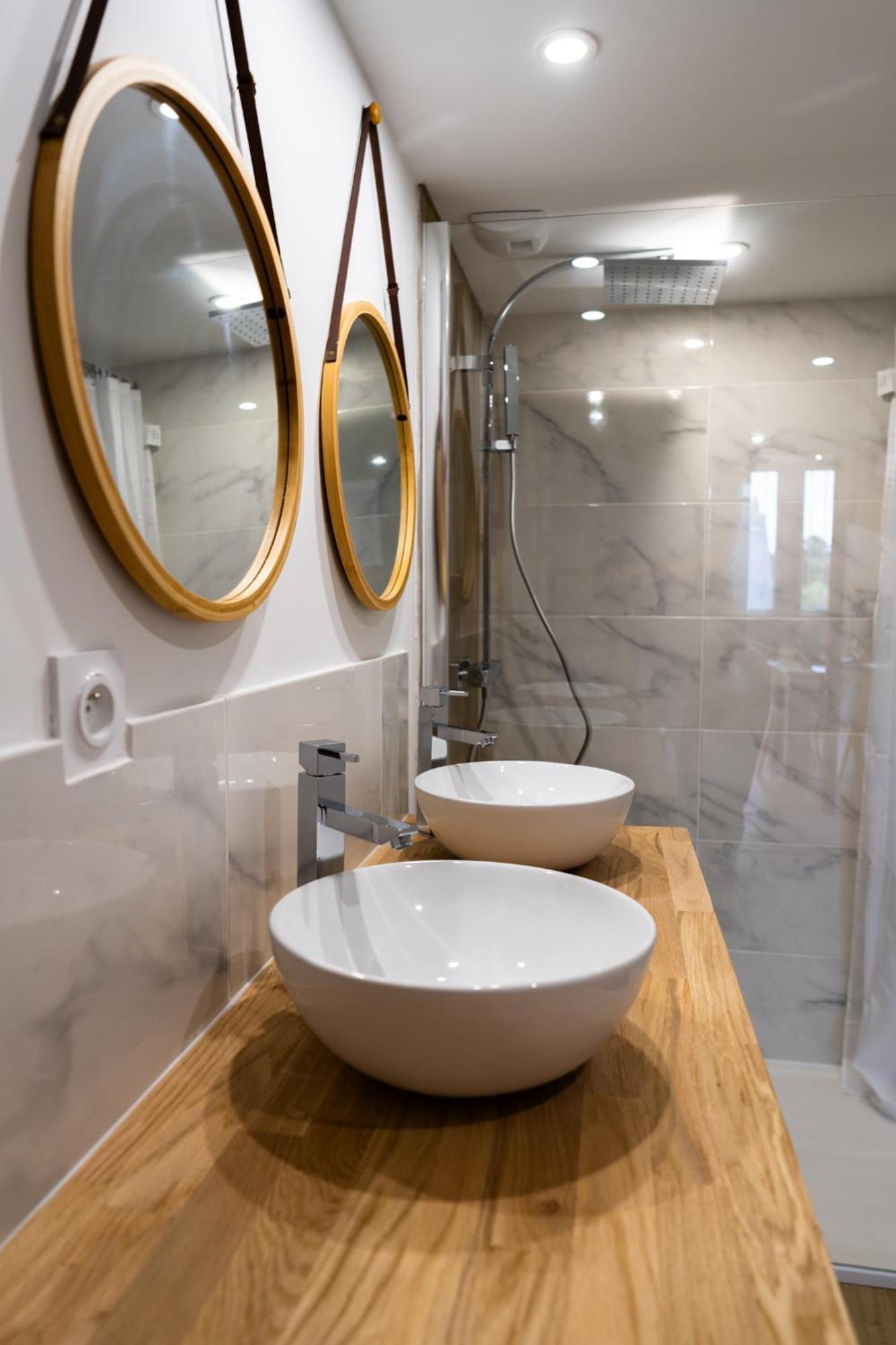 Grand Loft Familial 4 Chambres Avec Parking Prive Saumur Luaran gambar
