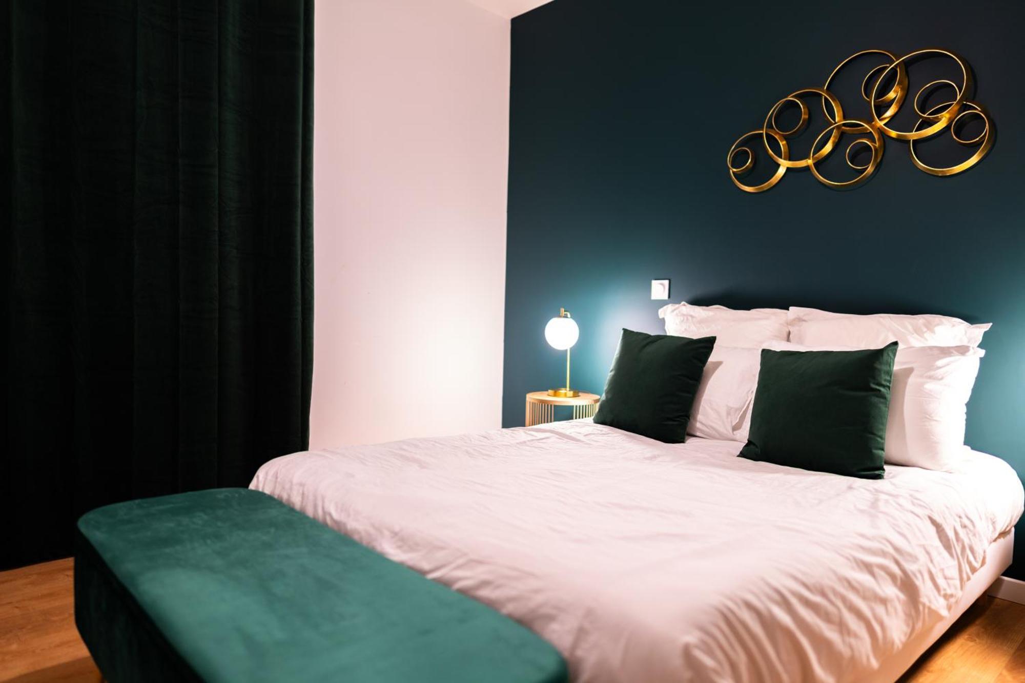 Grand Loft Familial 4 Chambres Avec Parking Prive Saumur Luaran gambar