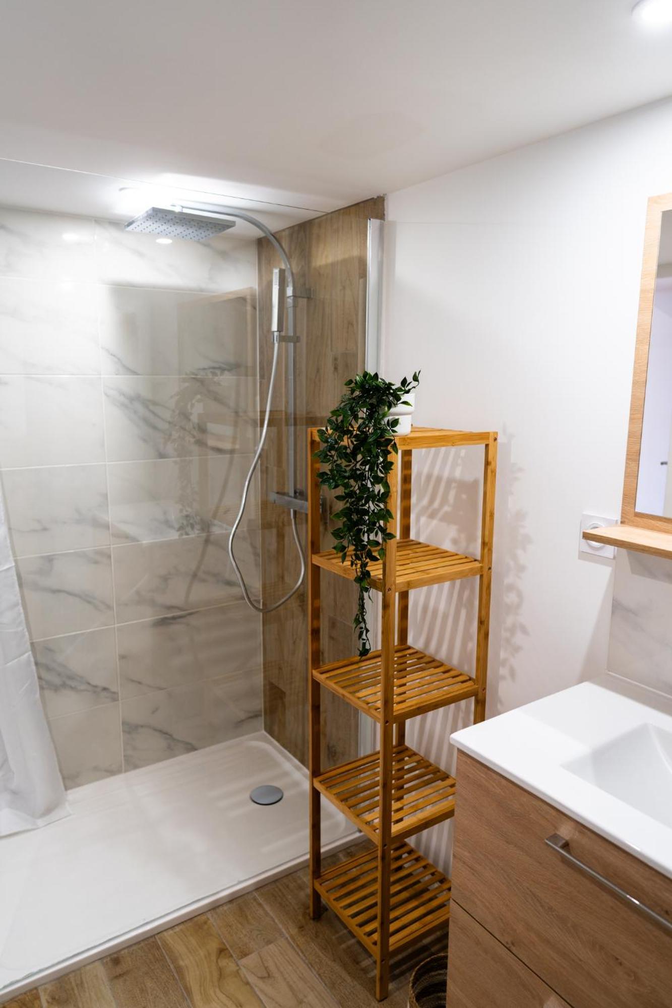 Grand Loft Familial 4 Chambres Avec Parking Prive Saumur Luaran gambar